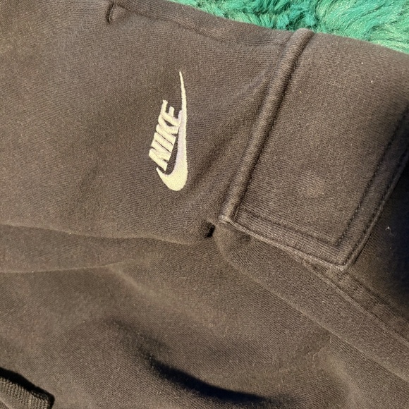 Black Nike Cargo Sweatpants - Picture 3 of 4